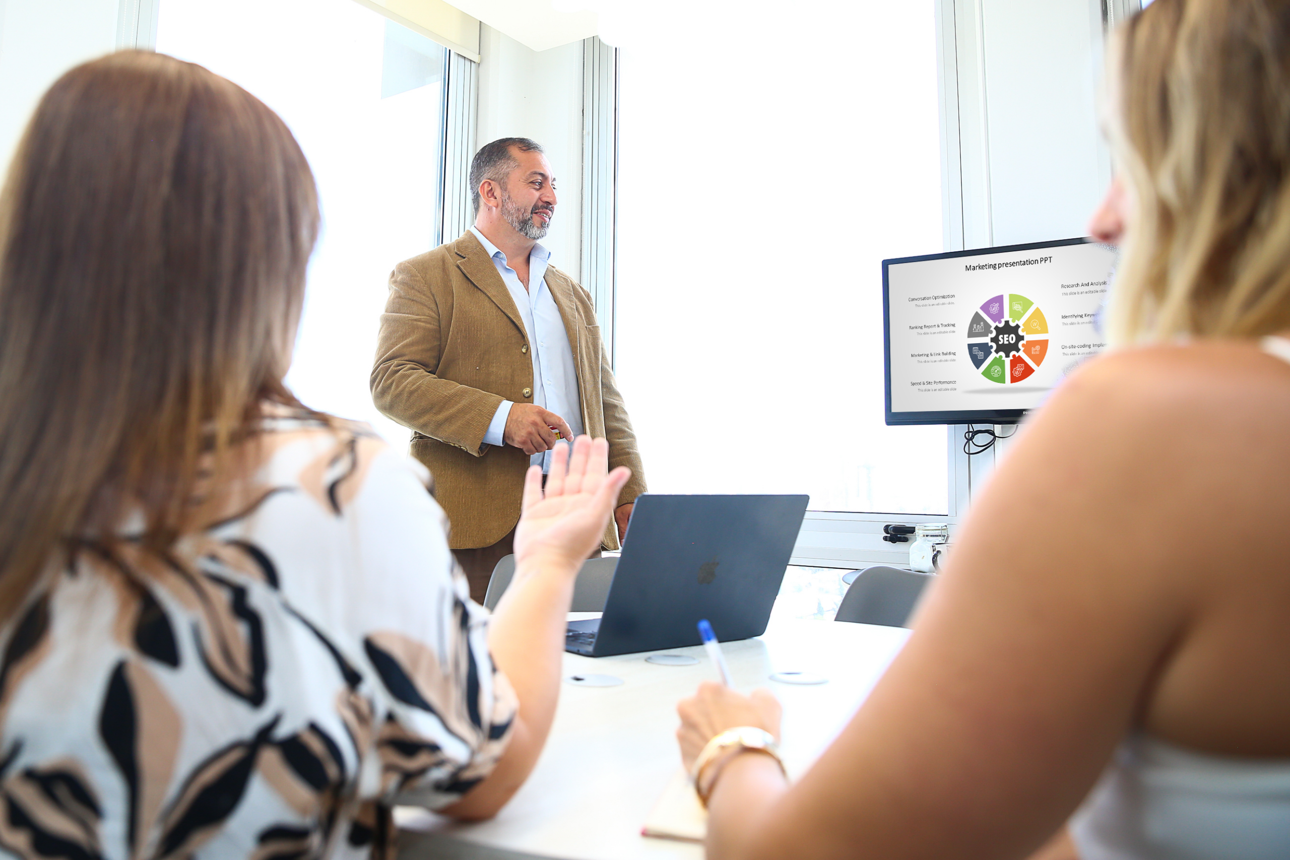 Capacitación en negocios con Guillermo Barchiesi en entorno profesional